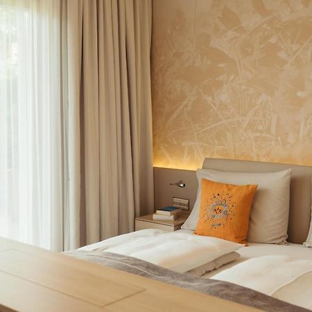 Strandhotel Am 魏森湖 外观 照片
