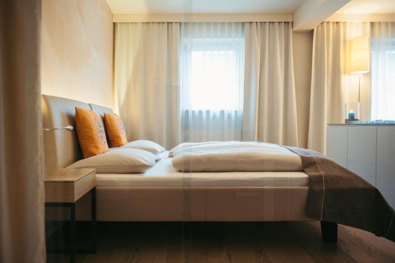 Strandhotel Am 魏森湖 外观 照片