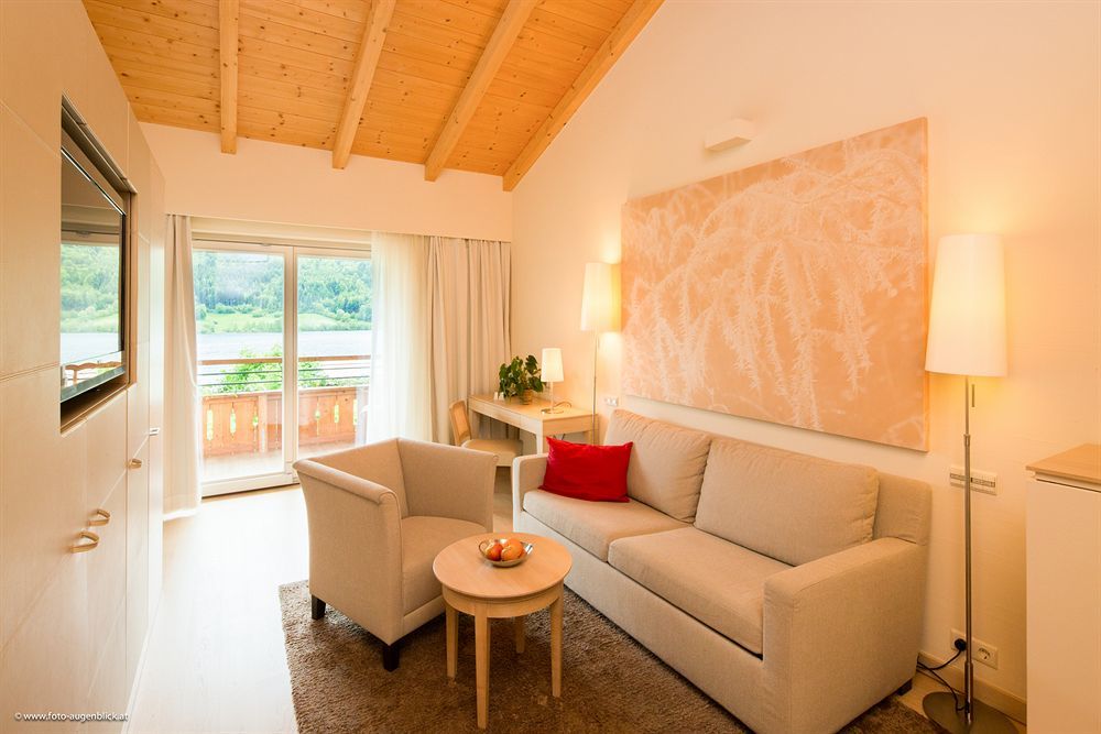 Strandhotel Am 魏森湖 外观 照片